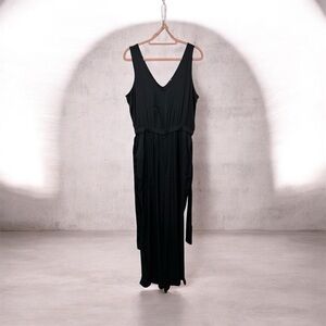 GAP Black V-Neck Waist-Tie Jumpsuit